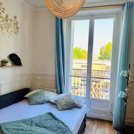 Beautiful With Balcony * Paris