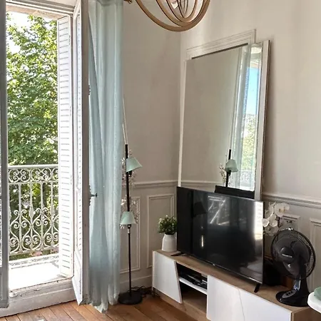 아파트 Beautiful With Balcony *