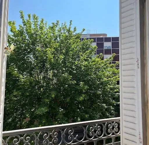 Beautiful With Balcony * Párizs