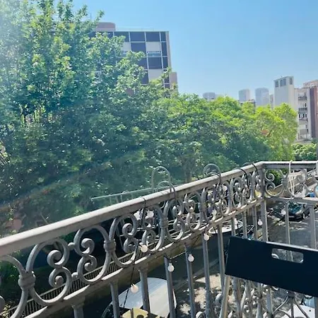 公寓 Beautiful With Balcony
